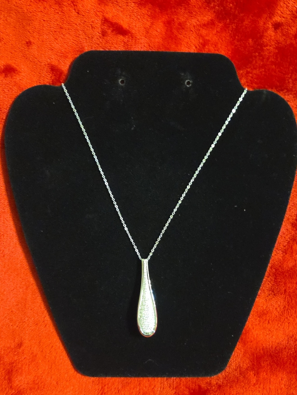Elegant Silver Crystal Teardrop Pendant Necklace - Women's Jewelry